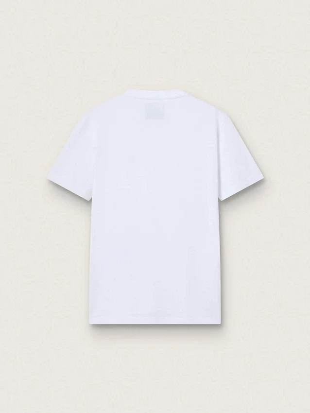 Camiseta blanca para mujer con una estrella plateada con purpurina en el frente