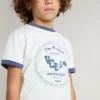 Camiseta blanca para niños con estampado azul