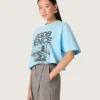 Camiseta corta para mujer en jersey de algodón azul claro con estampado gráfico