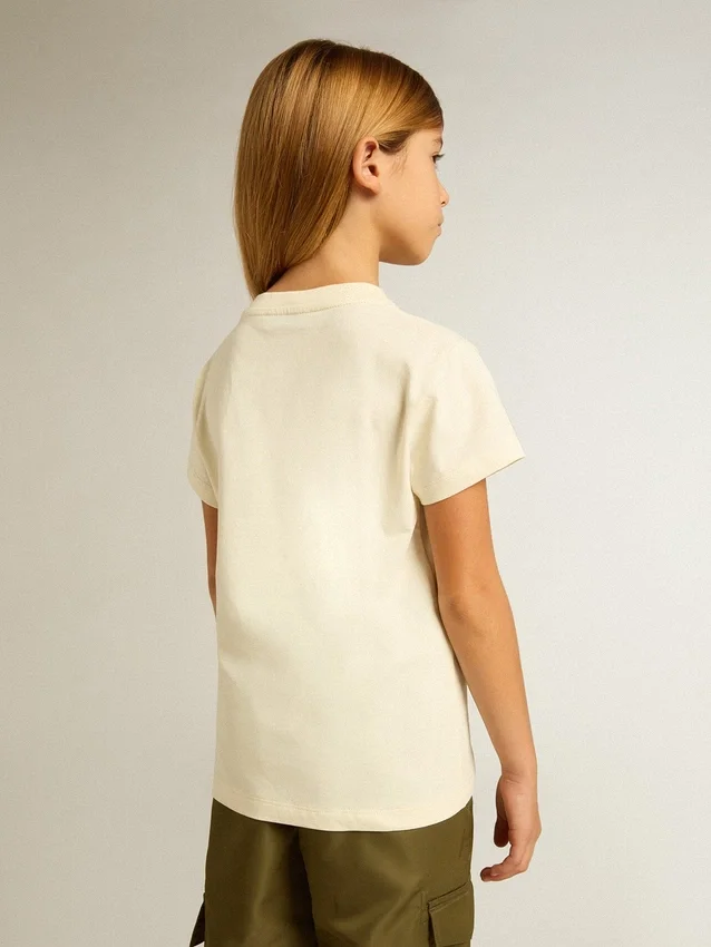 Camiseta de algodón para niñas en blanco desgastado con bordado rojo en el pecho