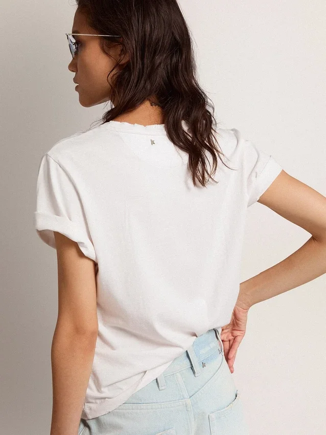 Camiseta de mujer de corte ajustado con efecto desgastado en blanco