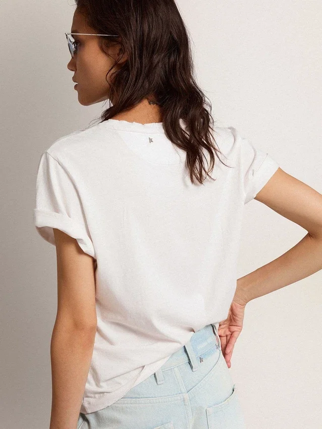 Camiseta de mujer de corte regular con efecto desgastado en blanco