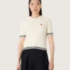 Camiseta de punto blanca para mujer con bordes en contraste y broche desmontable