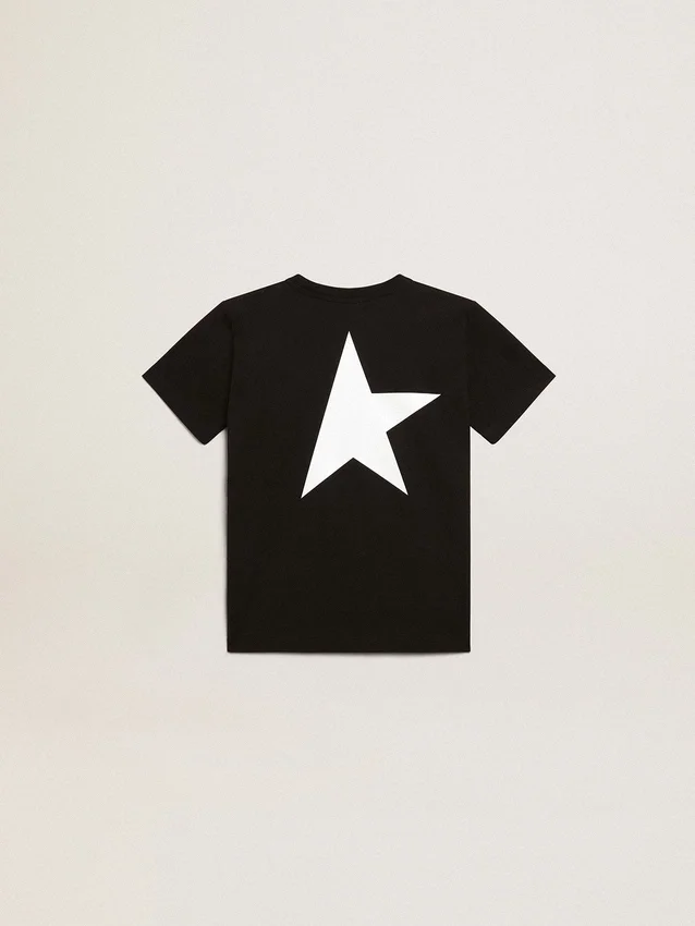 Camiseta negra con logotipo blanco en contraste en el frente y una estrella grande en la espalda