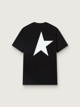 Camiseta negra para hombre con logotipo y estrella blancos en contraste