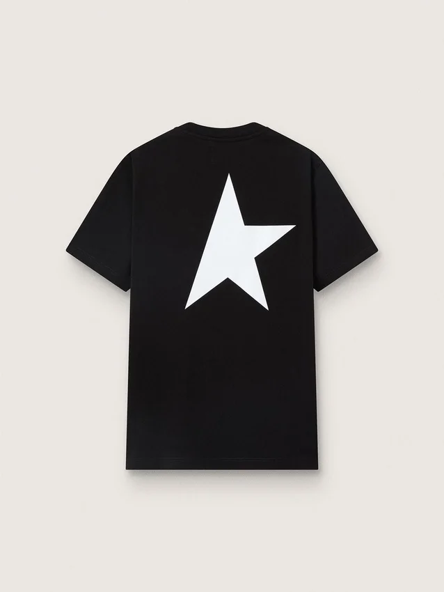 Camiseta negra para hombre con logotipo y estrella blancos en contraste