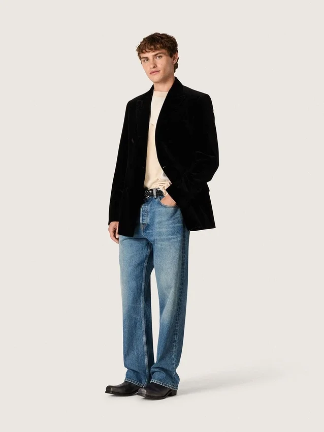 Americana de doble botonadura para hombre en terciopelo negro con solapas de satén negro