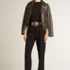 Camiseta para mujer de corte regular con efecto desgastado en negro
