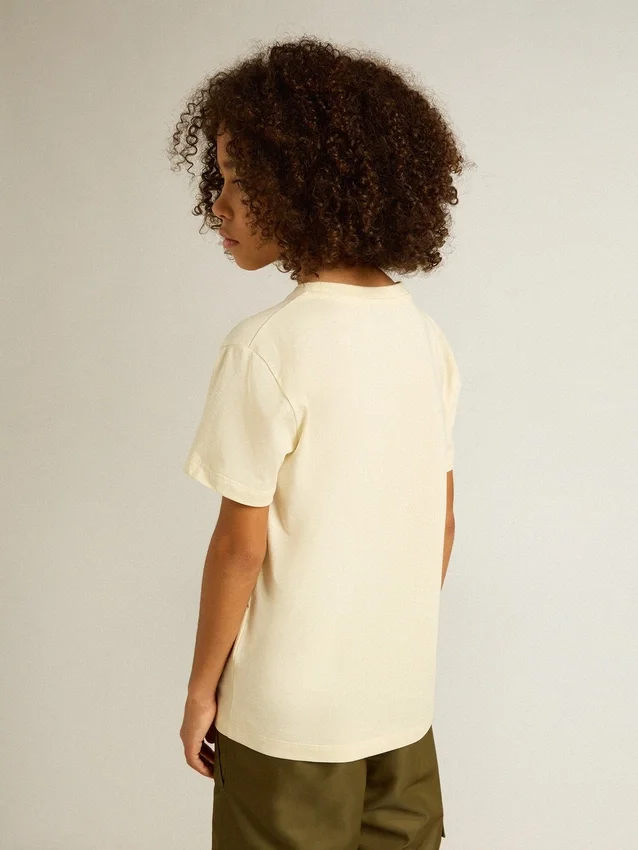 Camiseta para niños en blanco desgastado con letras multicolores