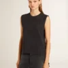 Camiseta sin mangas en negro desgastado con bordado degradado tono sobre tono