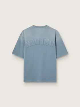 Camiseta unisex de algodón en azul claro con estampado invertido en la espalda