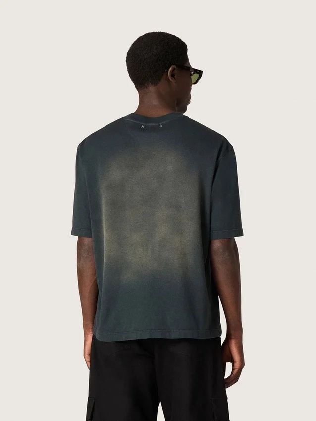 Camiseta unisex de jersey de algodón negro con logotipo bordado