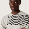 Camiseta unisex de jersey gris jaspeado con estampado de bandera