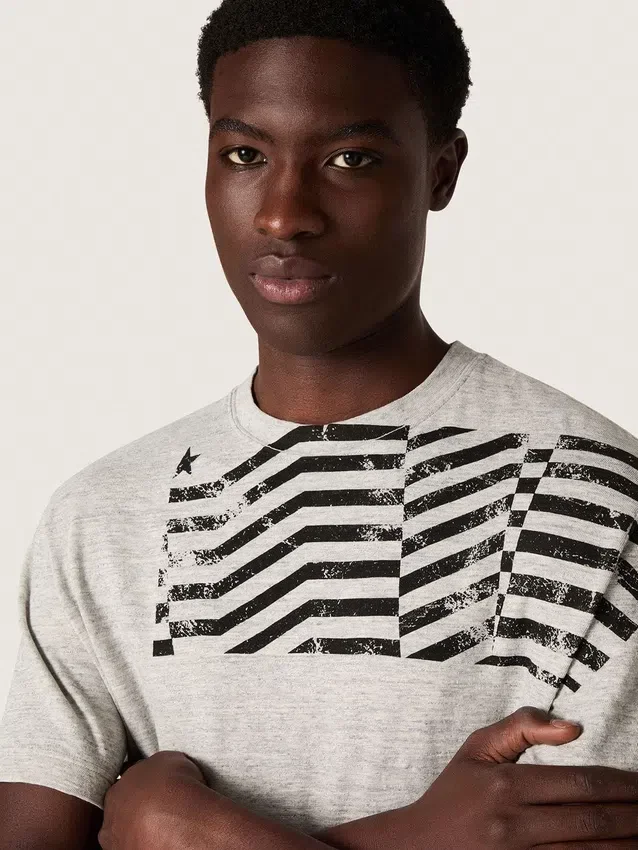 Camiseta unisex de jersey gris jaspeado con estampado de bandera