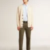 Cardigan beige para hombre con la inscripción «Golden» en la espalda