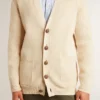 Cardigan beige para hombre con la inscripción «Golden» en la espalda