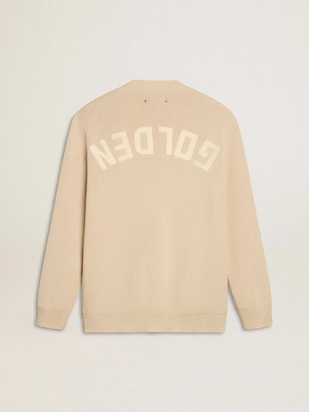 Cardigan beige para hombre con la inscripción «Golden» en la espalda