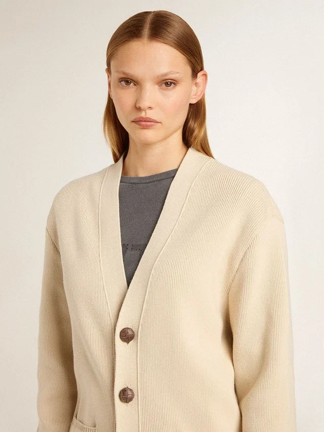 Cardigan beige para mujer con la inscripción «Golden» en la espalda