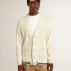 Cardigan de algodón blanco para hombre con diseño de trenzado y ribetes azules