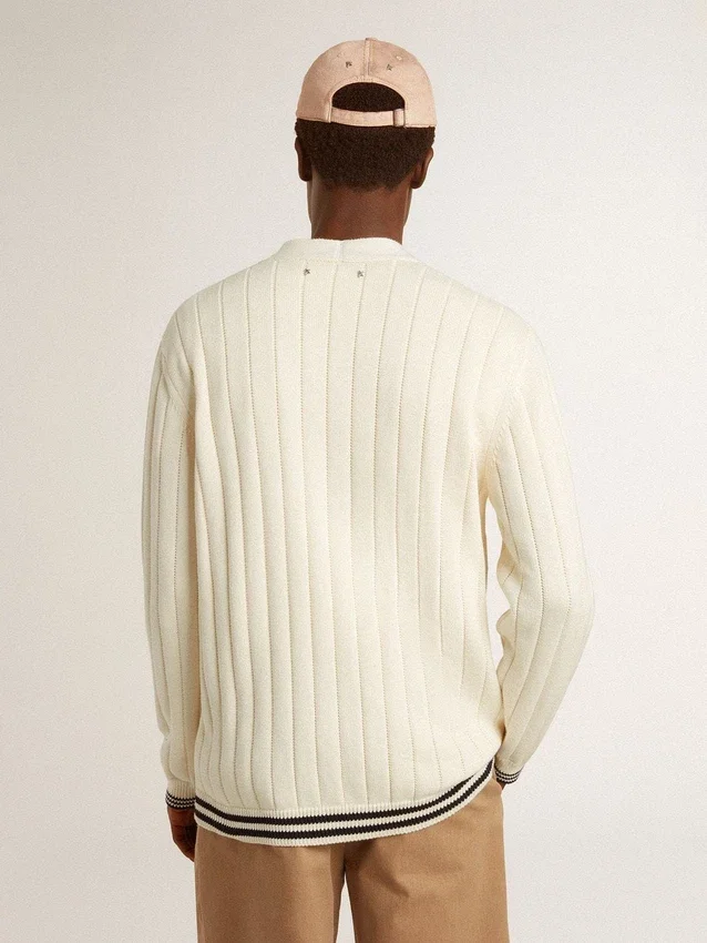 Cardigan de algodón blanco para hombre con diseño de trenzado y ribetes azules