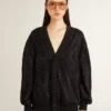 Cardigan negro para mujer con bordado de cuentas tono sobre tono en estilo toile de jouy