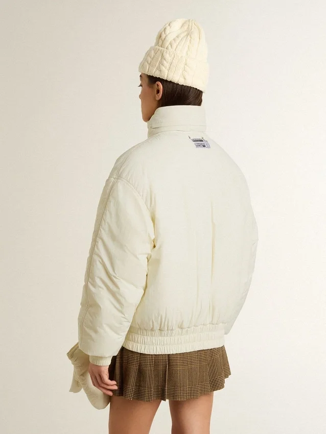 Chaqueta acolchada color crema para mujer