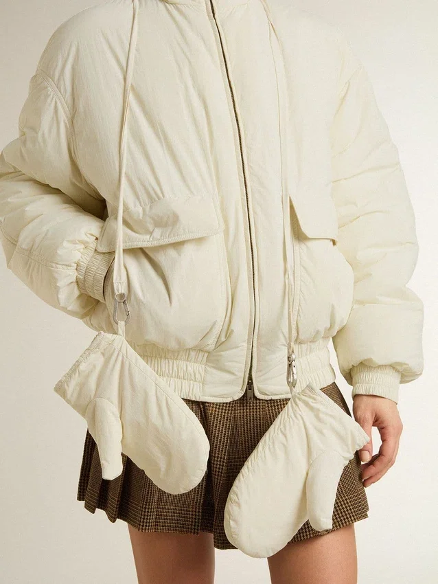 Chaqueta acolchada color crema para mujer