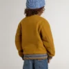 Chaqueta bomber de lana para niños en amarillo ocre con parche