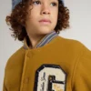 Chaqueta bomber de lana para niños en amarillo ocre con parche