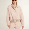 Chaqueta bomber de mezclilla teñida de rosa para mujer