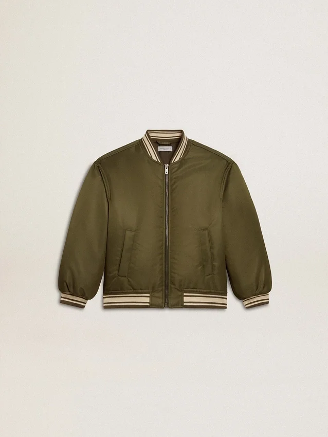Chaqueta bomber de nylon verde militar para niños con letras en la espalda