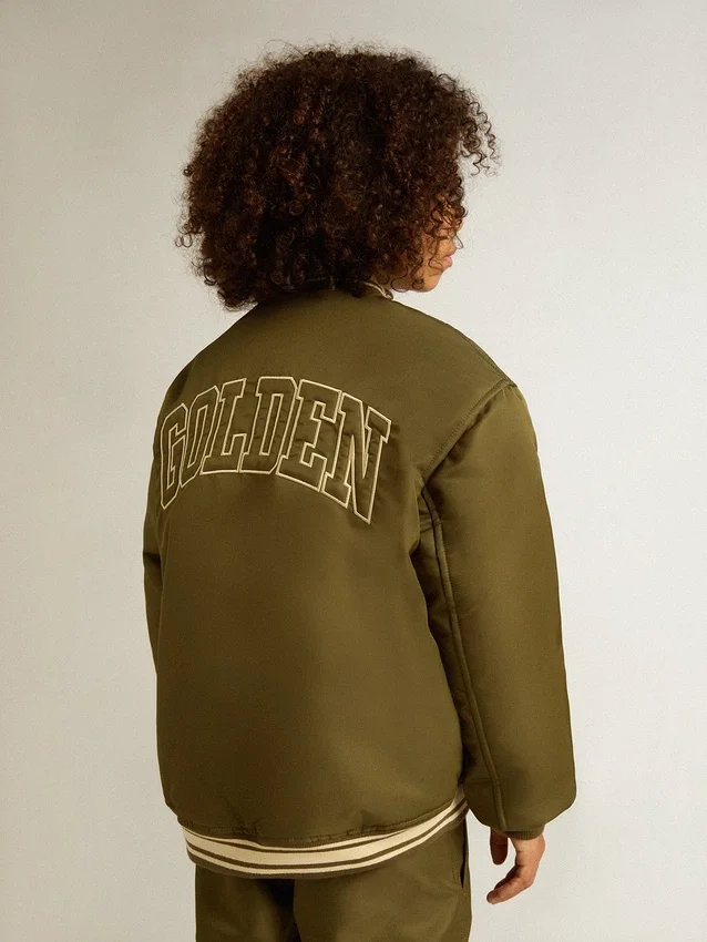Chaqueta bomber de nylon verde militar para niños con letras en la espalda
