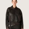 Chaqueta bomber para mujer en piel napa color burdeos oscuro con bordados florales