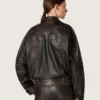 Chaqueta bomber para mujer en piel napa color burdeos oscuro con bordados florales