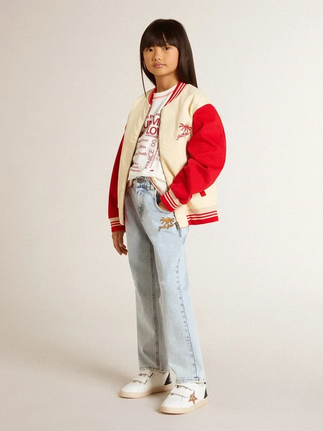 Chaqueta bomber para niños de algodón en color beige y rojo con bordado en el pecho