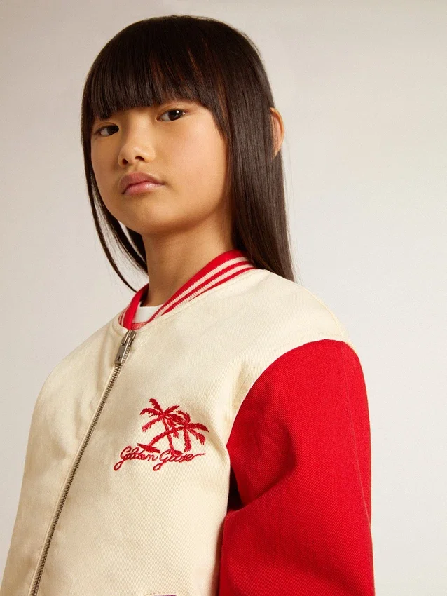 Chaqueta bomber para niños de algodón en color beige y rojo con bordado en el pecho