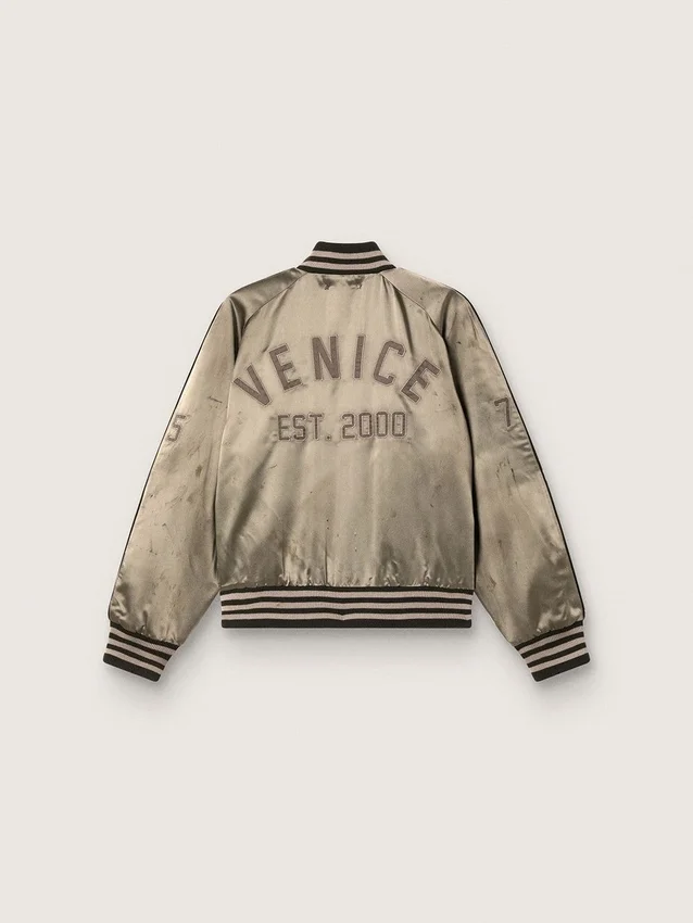 Chaqueta bomber unisex de satén verde con dobladillos y cuello acanalados