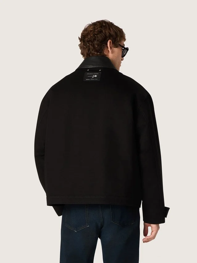 Chaqueta corta acolchada para hombre en algodón negro con cuello de cuero