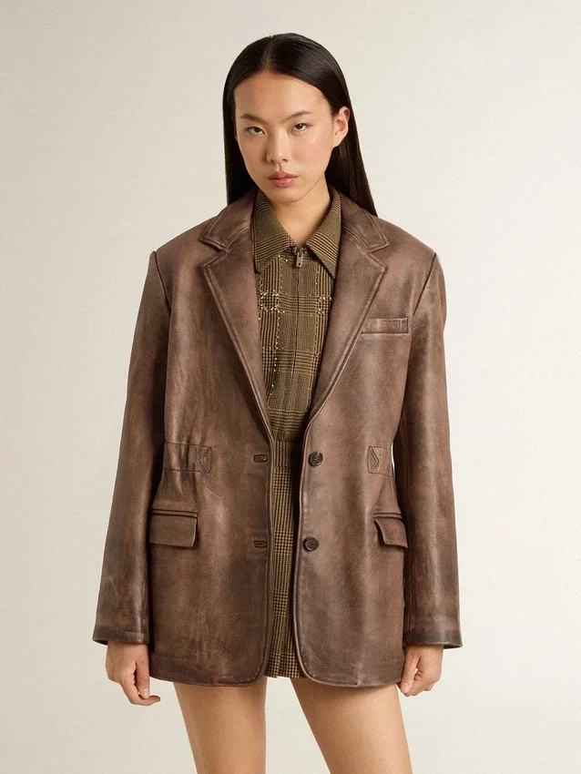 Chaqueta de cuero marrón para mujer