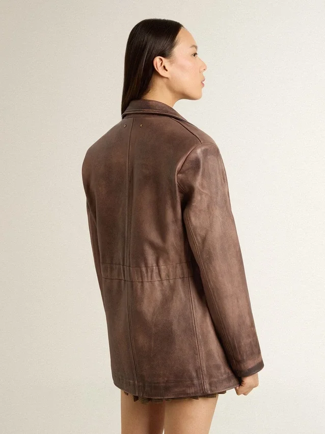 Chaqueta de cuero marrón para mujer