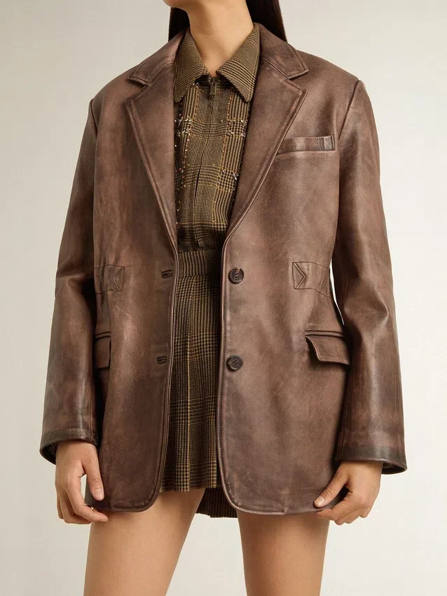 Chaqueta de cuero marrón para mujer