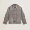 Chaqueta de mezclilla gris para hombre con tachuelas