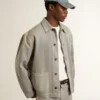 Chaqueta de mezclilla gris para hombre con tachuelas