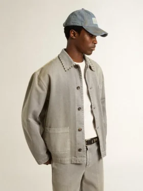 Chaqueta de mezclilla gris para hombre con tachuelas