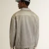 Chaqueta de mezclilla gris para hombre con tachuelas