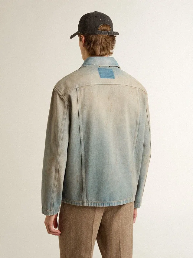 Chaqueta de mezclilla para hombre con efecto desgastado y cremallera