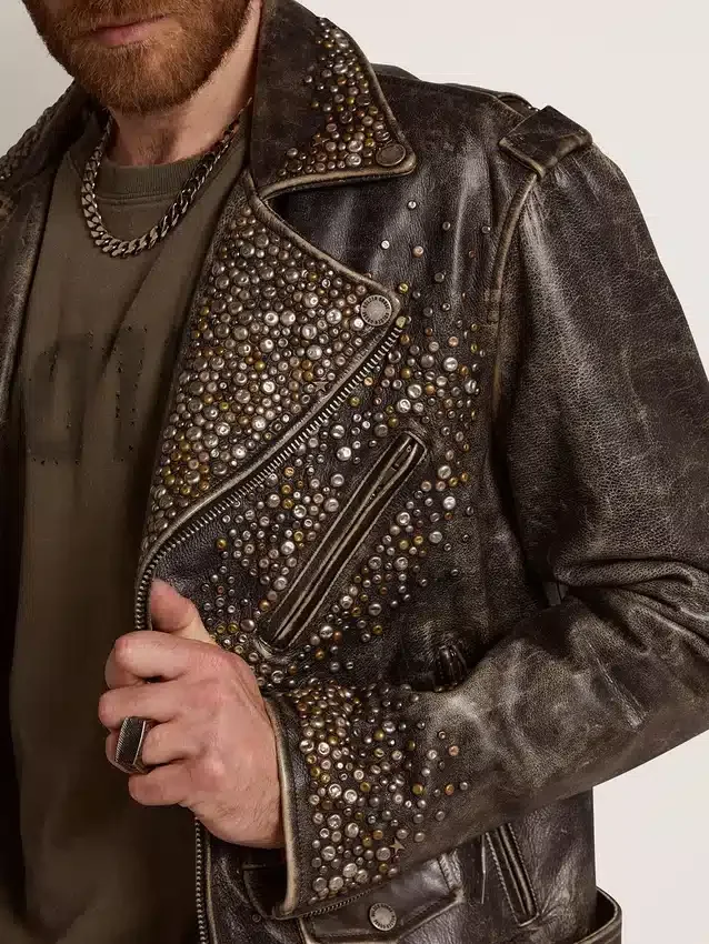 Chaqueta de motociclista de cuero para hombre con tachuelas martilladas y cinta adhesiva
