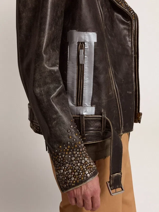 Chaqueta de motociclista de cuero para hombre con tachuelas martilladas y cinta adhesiva