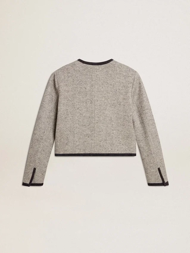 Chaqueta de mujer de lana y seda gris con ribetes de gamuza negra