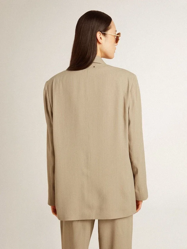 Chaqueta de mujer de un solo pecho con rayas finas de color beige y corte oversize